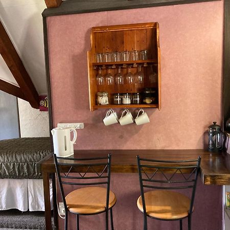 The Chalet Bed And Breakfast-Peace And Quiet In The Country 12 Minutes From City Dunedin Exterior photo