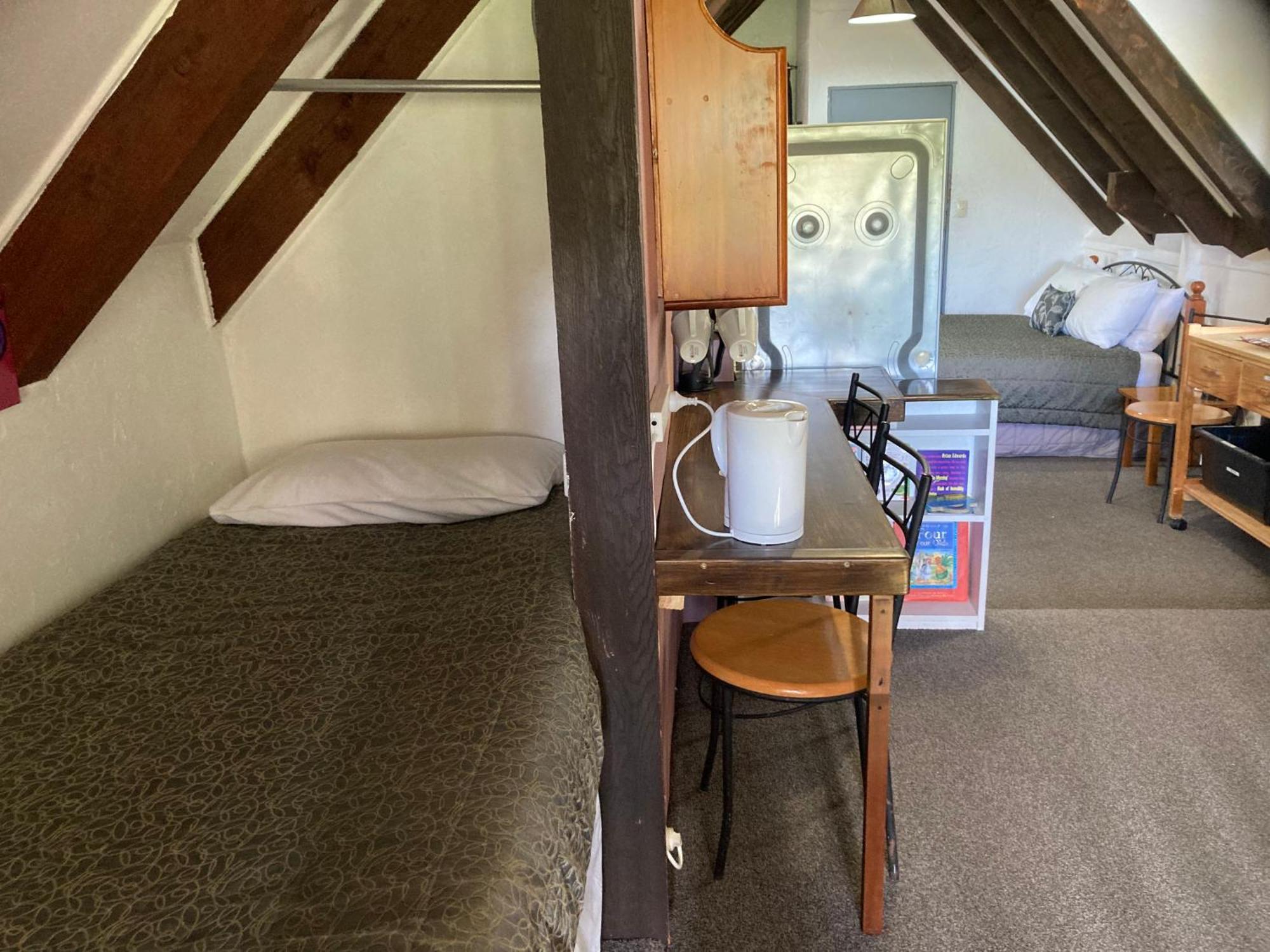 The Chalet Bed And Breakfast-Peace And Quiet In The Country 12 Minutes From City Dunedin Exterior photo