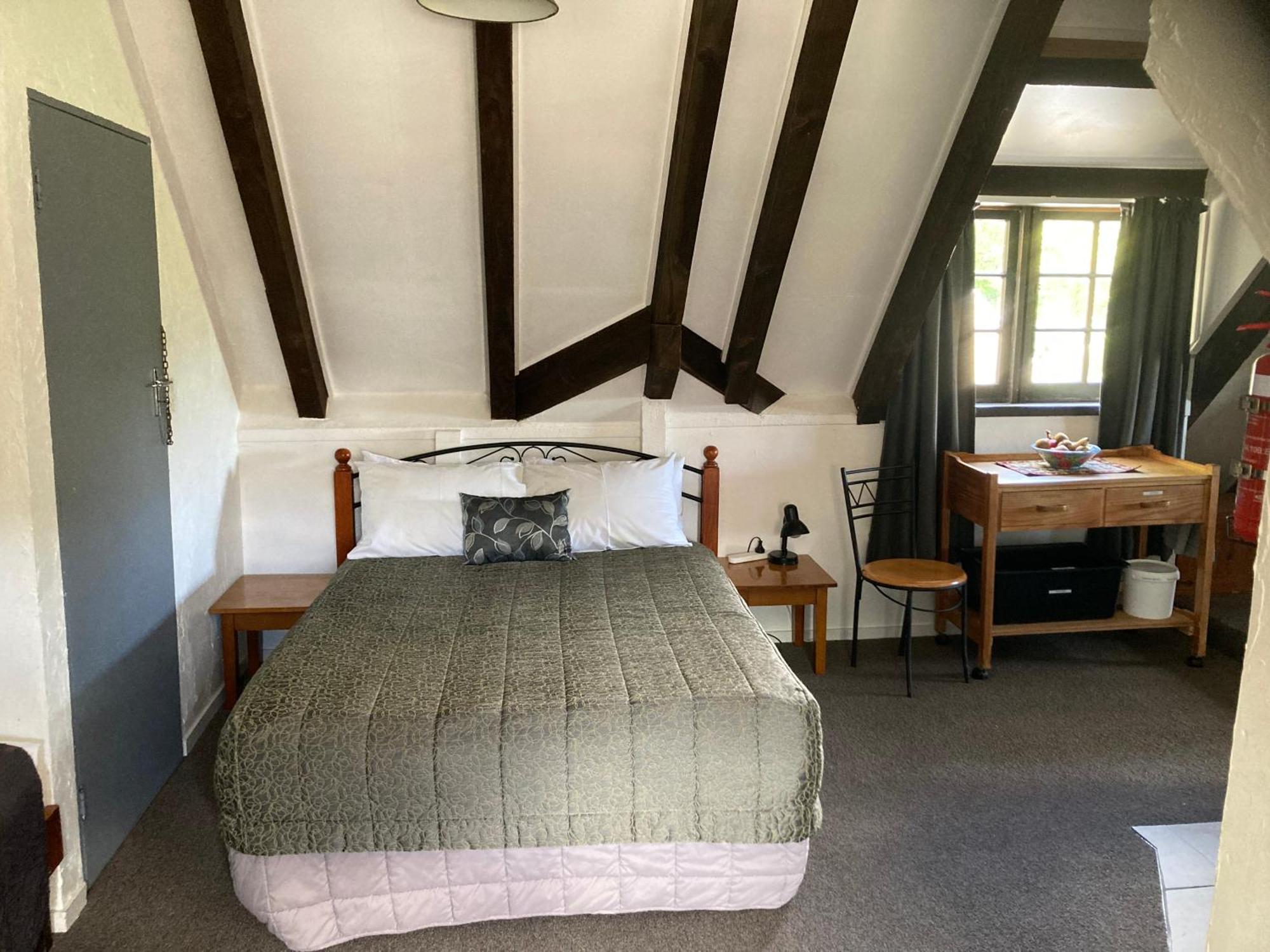 The Chalet Bed And Breakfast-Peace And Quiet In The Country 12 Minutes From City Dunedin Exterior photo